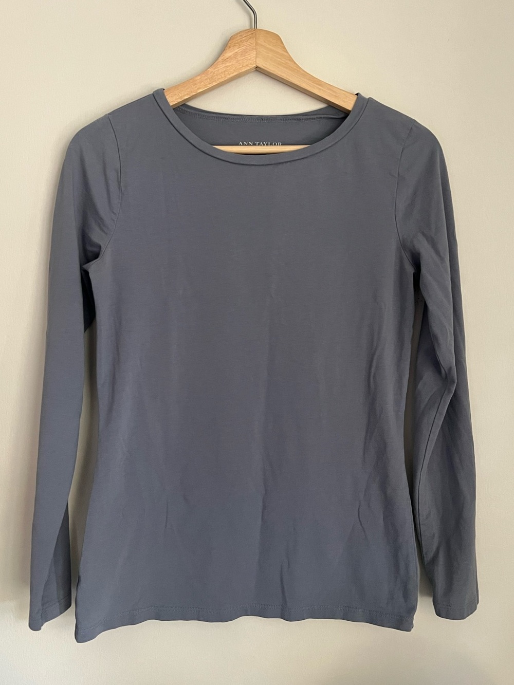 Ann Taylor Gray/Blue Long Sleeve Tee